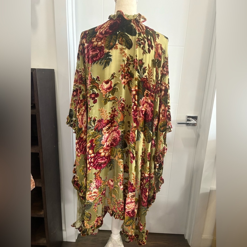 NWT Vintage Floral Velvet Kimono with Ruffle Trim - Picture 4 of 4